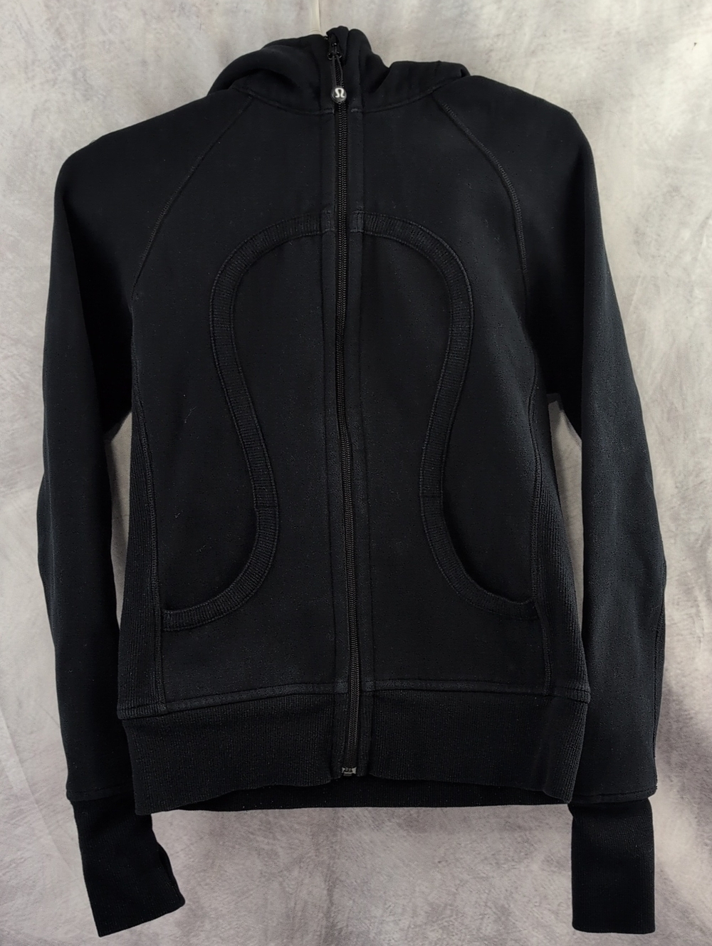 Lululemon Scuba Full Zip Hoodie Black - Size 6

​Description:

Class